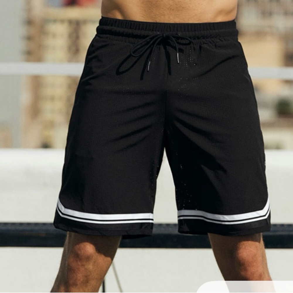 Alo Yoga 9” traction arena shorts Size small